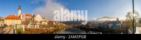 Frohnleiten Panorama kleine Stadt über der Mur in der Styria, Österreich. Berühmtes Reiseziel. Stockfoto