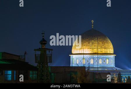 The Dome of the Rock in Jerusalem, Israel in der Nacht Stockfoto