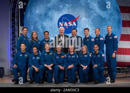 Houston, TEXAS - 10. Januar 2020 - Die Astronautenklasse 2017 posiert für ein Porträt mit den texanischen Senatoren John Cornyn und Ted Cruz im Johnson Space Cen Stockfoto