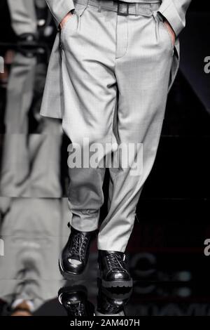 Mailand, Italien. 11 Jan, 2020. Mailänder Modewoche, Männer Herbst Winter. 2020 2021 Mailand, Männermode Herbst Winter 2020 2021. Emporio Armani Bild: Modell Credit: Unabhängige Fotoagentur/Alamy leben Nachrichten Stockfoto