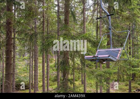 Sessellift zum Berg Szrenica im Riesengebirge in Szklarska Poreba, Polen Stockfoto