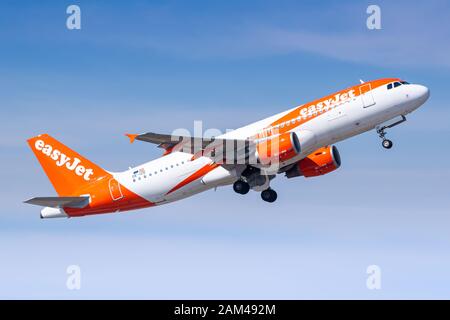 Zürich, Schweiz - 31. März 2019: EasyJet Airbus A320 Flugzeug am Flughafen Zürich (ZRH) in der Schweiz. Airbus ist ein Flugzeughersteller aus Tou Stockfoto