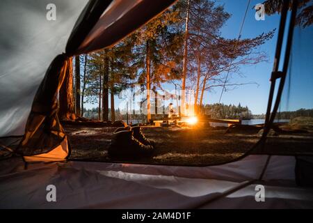 Abend am See Vääräjärvi im Nuuksio-Nationalpark, Espoo, Finnland Stockfoto