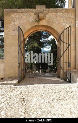 Europa, Spanien, Mallorca, Kirche von Arta Ende Dezember 2019 Stockfoto