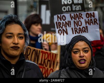 Stoppt den Krieg organisiert einen Protest, die außerhalb der BBC gestartet und auf dem Trafalgar Square geleitet. Es war nach der Ermordung des iranischen Allgemeine Qassem Soleimani durch die USA und den anschließenden Anstieg der Spannungen mit dem Iran organisiert. Stockfoto