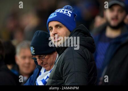 Ein Everton Ventilator im steht vor der Premier League Spiel im Goodison Park, Liverpool. Stockfoto