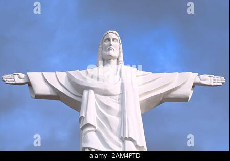 Statue von Jesus Christus bei Sonnenuntergang, Truskavec, Ukraine Stockfoto