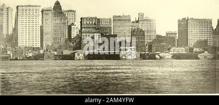 New York. Park Row Gebäude. Hudson Terminal Gebäude. Stadt investieren. Sänger Gebäude. West Street Gebäude. Trinity Gebäude. Amerikanische Suren die Wolkenkratzer. Trinity Church. Empire Building. Wall St. Exchange Gebäude. Us Express Gebäude. Manhattan Leben Gebäude. Vom Hafen von Standard Oil Gebäude. 42 Broadway Gebäude. Bowling Green Offi- Stockfoto