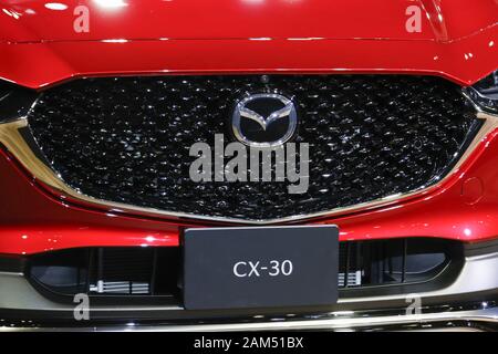 Chiba, Japan. 11 Jan, 2020. Die Mazda CX-30 auf der Tokyo Auto Salon 2020 in Makuhari Messe International Convention Complex. Tokyo Auto Salon ist ein Automobil Ausstellung ihre neuesten technologischen Lösungen und Produkte für Autos zur Schau stellen. Die Messe läuft vom 10. Januar bis 12. Credit: Rodrigo Reyes Marin/ZUMA Draht/Alamy leben Nachrichten Stockfoto
