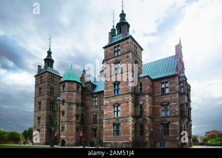 Kopenhagen, Dänemark - 12. September 2019: Schloss Rosenborg mit dramatischem Himmel Stockfoto