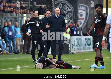 Cagliari, Italien. 11 Jan, 2020. Rolando maran von Cagliari Cagliari calcioduring vs AC Mailand, der italienischen Fußball-Serie-A Männer Meisterschaft in Cagliari, Italien, 11. Januar 2020 - LPS/Luigi Canu Credit: Luigi Canu/LPS/ZUMA Draht/Alamy leben Nachrichten Stockfoto