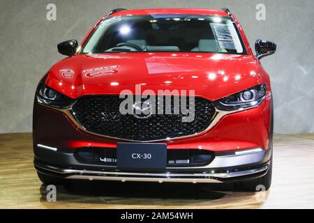 Chiba, Japan. 11 Jan, 2020. Die Mazda CX-30 auf der Tokyo Auto Salon 2020 in Makuhari Messe International Convention Complex. Tokyo Auto Salon ist ein Automobil Ausstellung ihre neuesten technologischen Lösungen und Produkte für Autos zur Schau stellen. Die Messe läuft vom 10. Januar bis 12. Credit: Rodrigo Reyes Marin/ZUMA Draht/Alamy leben Nachrichten Stockfoto