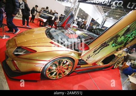 Chiba, Japan. 11 Jan, 2020. Eine angepasste Lamborghini auf der Tokyo Auto Salon 2020 in Makuhari Messe International Convention Complex. Tokyo Auto Salon ist ein Automobil Ausstellung ihre neuesten technologischen Lösungen und Produkte für Autos zur Schau stellen. Die Messe läuft vom 10. Januar bis 12. Credit: Rodrigo Reyes Marin/ZUMA Draht/Alamy leben Nachrichten Stockfoto