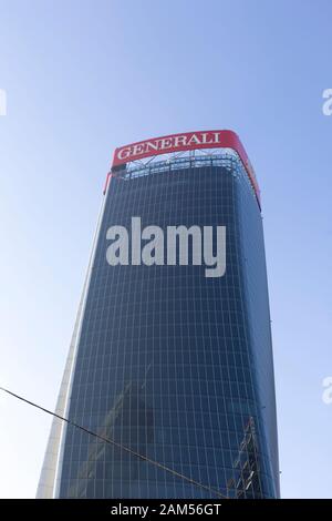 Mailand, Italien - 1. Januar 2020: Neuer Stadtteil CityLife in Mailand. Dieser Bereich verfügt über drei Wolkenkratzer und Zonen mit Bäumen und grünen Gärten Stockfoto