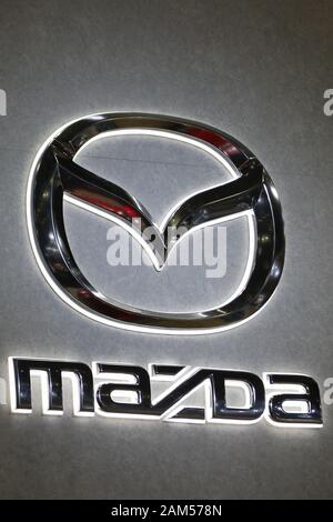Chiba, Japan. 11 Jan, 2020. Ein Mazda-Logo ist während der Tokyo Auto Salon 2020 in Makuhari Messe International Convention Complex gesehen. Tokyo Auto Salon ist ein Automobil Ausstellung, präsentieren ihre neuesten technologischen Lösungen und Produkte für die Autos. Die Messe läuft vom 10. Januar bis 12. Credit: Rodrigo Reyes Marin/ZUMA Draht/Alamy leben Nachrichten Stockfoto