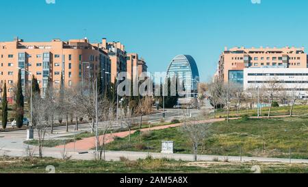 Madrid, Spanien - Jan 11, 2020: Moderne Fassade der BBVA Hauptsitz von Herzog und de Meuron in Las Tablas, Madrid, Spanien Stockfoto