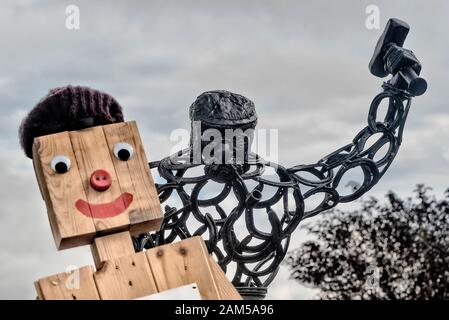 Die stanghow Vogelscheuchen 2019, Teil der North Yorkshire Scarecrow Festival. Stockfoto