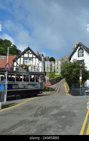 Great Orme Tramway; Llandudno; Corwyn; Nordwales; Großbritannien; Großbritannien; Europa; Steile Steigung der Great Orme Tramway, Seilbahnanlage Buil Stockfoto