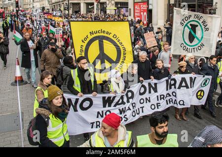 London, Großbritannien. 11 Jan, 2020. Der Leiter des März. Nach der Ermordung von Qasim Soleimani in Bagdad von den USA und der zunehmenden Spannungen im Nahen Osten, Demonstranten marschierten durch die Londoner "kein Krieg gegen den Iran "Nachfrage", Truppen kein Krieg gegen den Irak und aus dem Irak". Sie sammelten in Trafalgar Square reden von einer Reihe von Menschen, darunter auch Jeremy Crobyn zu hören. Die Veranstaltung wurde gemeinsam von der Stoppt den Krieg Koalition und der Kampagne für Nukleare Abrüstung und ähnliche Veranstaltungen statt um Großbritannien organisiert worden. Quelle: David Rowe/Alamy leben Nachrichten Stockfoto