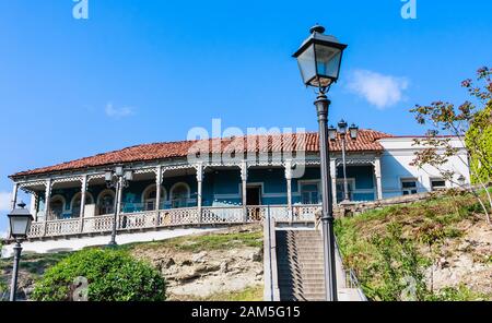 Gebäude in der Elene Akhvlediani Straße. Tiflis, Georgien. Stockfoto