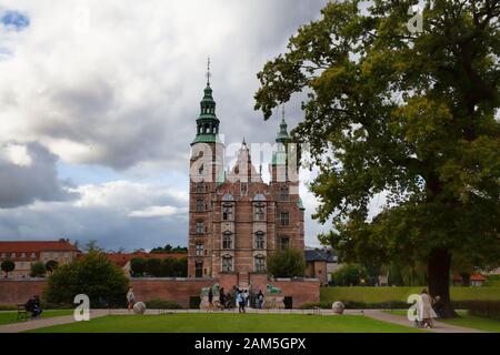 Kopenhagen, Dänemark - 12. September 2019: Schloss Rosenborg mit dramatischem Himmel Stockfoto