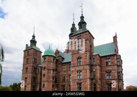 Kopenhagen, Dänemark - 12. September 2019: Schloss Rosenborg mit dramatischem Himmel Stockfoto