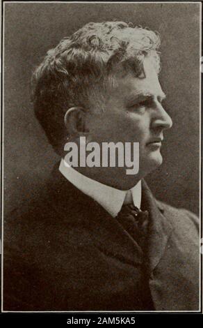 Städtische blaue Buch von San Francisco, 1915. 13 EJ D KALIFORNIEN GEBÄUDE, PAXAMA-PAi IFIC IXTERXATIOXAl. Ausstellung 182 städtische Blaue Buch von San Francisco. W. S. LAWLOR Associate Gerechtigkeit oberste CourtCalifornia T O Anstieg durch die eigene effortsfrom Spule Junge in einer cottonmill zur Justiz Mitarbeiter des StateSupreme Gericht ist keine Aufzeichnung - und das ist die der Gerechtigkeit William S. Lawlor. Als Superior Richter er waspresiding Richter am Studien ofRuef, Calhoun und andere von thoseindicted während der Graft prosecu-, und wurde zu einem nationalen figurethrough sein unerschütterliches insistenceupon Eine strenge observanc Stockfoto