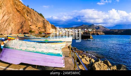 Wunderschönes Dorf in Puerto de Sardina bei Sonnenuntergang, Gran Canaria, Spanien. Stockfoto