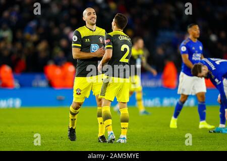 Leicester, Großbritannien. 11. Januar 2020; King Power Stadion, Leicester, Midlands, England; Englische Premier League Fußball, Leicester City gegen Southampton Oriol Romeu und Cedric Soares von Southampton feiern ihren Sieg nach dem Schlusspfiff - Streng redaktionelle Verwendung. Keine Verwendung mit nicht autorisierten Audio-, Video-, Daten-, Spielpläne, Verein/liga Logos oder "live" Dienstleistungen. On-line-in-Match mit 120 Bildern beschränkt, kein Video-Emulation. Keine Verwendung in Wetten, Spiele oder einzelne Verein/Liga/player Publikationen Stockfoto