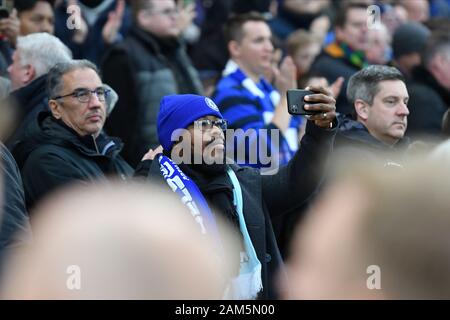 London, Großbritannien. 11 Jan, 2020. Chelsea Fan während der Premier League Spiel zwischen Chelsea und Burnley an der Stamford Bridge, London am Samstag, den 11. Januar 2020. (Credit: Ivan Jordanov | MI Nachrichten) das Fotografieren dürfen nur für Zeitung und/oder Zeitschrift redaktionelle Zwecke verwendet werden, eine Lizenz für die gewerbliche Nutzung Kreditkarte erforderlich: MI Nachrichten & Sport/Alamy leben Nachrichten Stockfoto