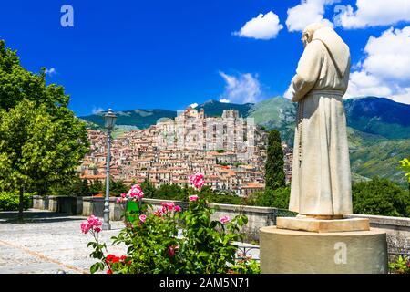 Beeindruckendes Dorf in Morano Calabro, Süditalien. Stockfoto