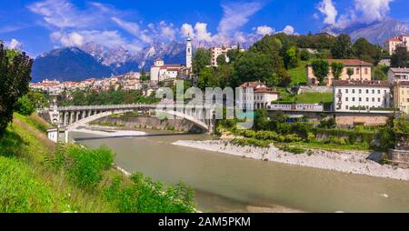 Schöne Stadt Belluno, Panoramaaussicht, Venetien, Italien. Stockfoto