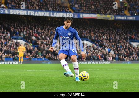 London, Großbritannien. 11 Jan, 2020. Reece James des FC Chelsea in der Premier League Spiel zwischen Chelsea und Burnley an der Stamford Bridge, London am Samstag, den 11. Januar 2020. (Credit: Ivan Jordanov | MI Nachrichten) das Fotografieren dürfen nur für Zeitung und/oder Zeitschrift redaktionelle Zwecke verwendet werden, eine Lizenz für die gewerbliche Nutzung Kreditkarte erforderlich: MI Nachrichten & Sport/Alamy leben Nachrichten Stockfoto