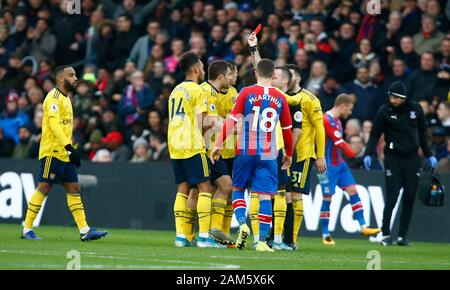 London, Großbritannien. 11. Jan 2020. Pierre-Emerick Aubameyang von Arsenal erhält eine rote Karte von Schiedsrichter Paul Tierney während der Englischen Premier League Match zwischen Crystal Palace und Arsenal am 11. Januar 2020 an Selhurst Park Stadion in London, England. (Foto durch AFS/Espa-Images) Credit: Cal Sport Media/Alamy Live News Credit: Cal Sport Media/Alamy leben Nachrichten Stockfoto