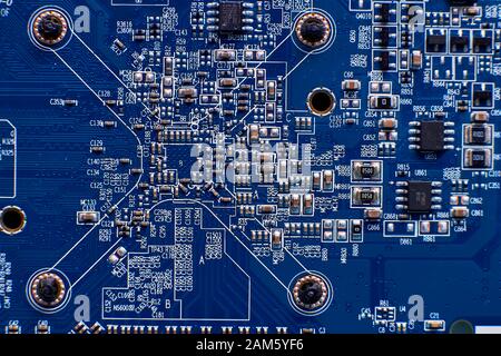 Platine mit Chips und radio Komponenten Elektronik gedruckt Stockfoto