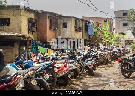 Auf der Straße in Dharavi Slum in Mumbai. Indien Stockfoto