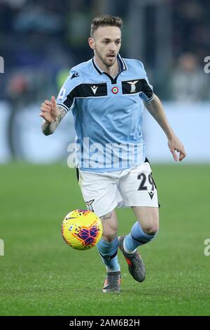 Rom, Italien. 02 Juli, 2019. Manuel Lazzari der SS Lazio während der Serie ein Match zwischen Latium und Napoli im Stadio Olimpico, Rom, Italien Am 11. Januar 2020. Foto von Luca Pagliaricci. Credit: UK Sport Pics Ltd/Alamy leben Nachrichten Stockfoto