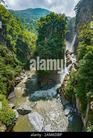 El Pailón del Diablo Wasserfall in der Nähe von Baños in Ecuador. Stockfoto