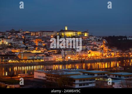 Allgemeiner Blick auf die alte Universitätsstadt Coimbra Portugal Stockfoto