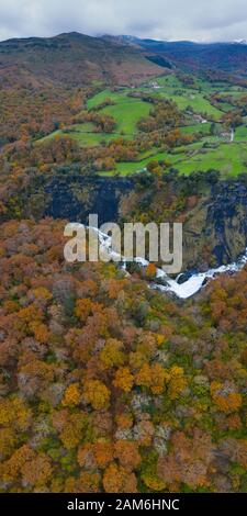 Wasserfälle des Flusses Gándara, La Gándara, Soba Valley, Valles Pasiegos, Alto Ason, Kantabrien, Spanien, Europa Stockfoto