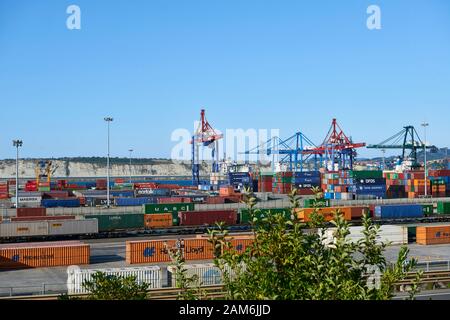 Containerterminal im Hafen von Bilbao, Biskaya, Baskenland, Euskadi, Euskal Herria, Spanien, Europa Stockfoto