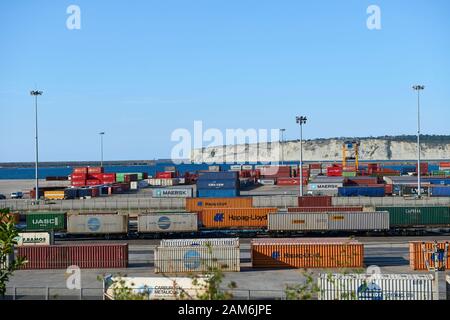 Containerterminal im Hafen von Bilbao, Biskaya, Baskenland, Euskadi, Euskal Herria, Spanien, Europa Stockfoto