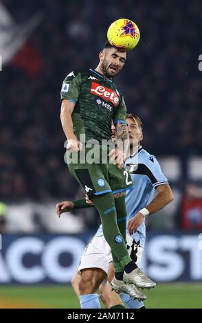 Stadio Olympico, Rom, Italien. 11 Jan, 2020. Serie A Fussball, Latium versus Napoli; Elseid Hysaj Napoli clinbs Hoch die header-redaktionelle Verwendung Credit: Aktion plus Sport/Alamy Leben Nachrichten zu gewinnen Stockfoto