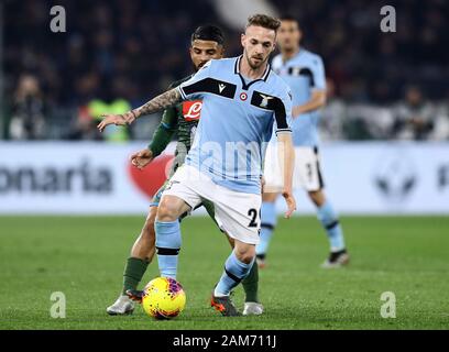 Stadio Olympico, Rom, Italien. 11 Jan, 2020. Serie A Fussball, Latium versus Napoli; Manuel Lazzari Latium bricht auf der Kugel - Redaktionelle Verwendung Credit: Aktion plus Sport/Alamy leben Nachrichten Stockfoto