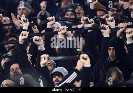 Stadio Olympico, Rom, Italien. 11 Jan, 2020. Serie A Fussball, Latium versus Napoli; Unterstützer von Napoli zeigen ihre Unterstützung - Redaktionelle Verwendung Credit: Aktion plus Sport/Alamy leben Nachrichten Stockfoto