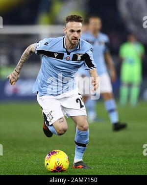 Stadio Olympico, Rom, Italien. 11 Jan, 2020. Serie A Fussball, Latium versus Napoli; Latium der Italienische Mittelfeldspieler Manuel Lazzari - Redaktionelle Verwendung Credit: Aktion plus Sport/Alamy leben Nachrichten Stockfoto