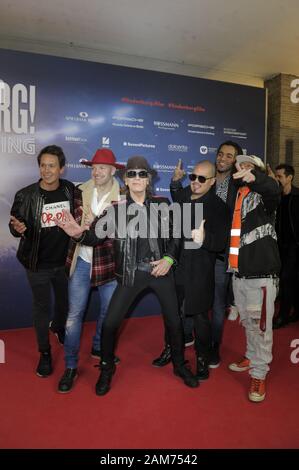 Udo Lindenberg und Culcha Candela bei der Premiere des Kinofilms 'Lindenberg! Mach dein Ding!' im Kino International. Berlin, 10.01.2020 Stockfoto