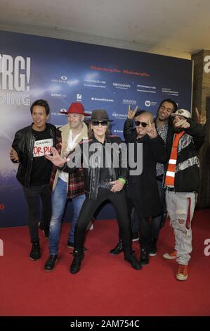 Udo Lindenberg und Culcha Candela bei der Premiere des Kinofilms 'Lindenberg! Mach dein Ding!' im Kino International. Berlin, 10.01.2020 Stockfoto