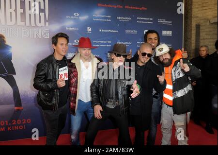 Udo Lindenberg und Culcha Candela bei der Premiere des Kinofilms 'Lindenberg! Mach dein Ding!' im Kino International. Berlin, 10.01.2020 Stockfoto