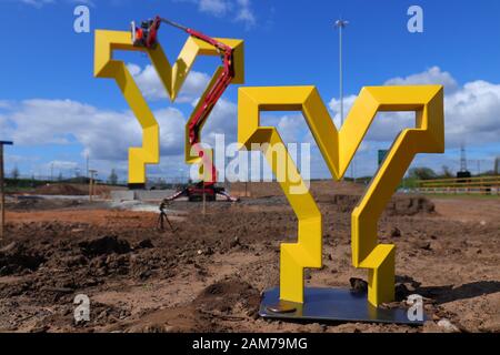 Ein Modell der "Welcome To Yorkshire'Y"-Skulptur bei der Installation der großen Skulptur in Doncaster. Stockfoto